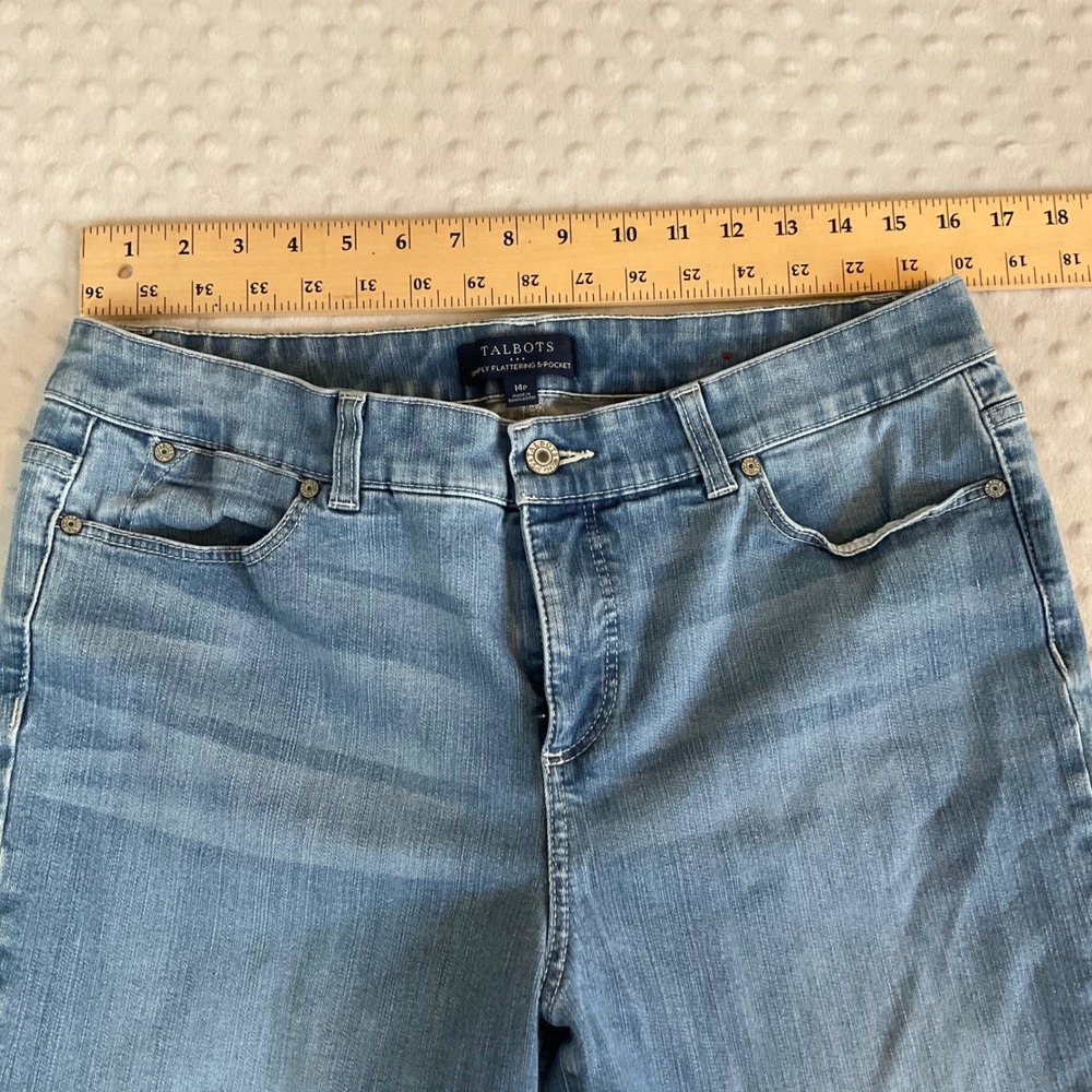 Talbots Cropped Jeans Women 14P Blue Floral Embroidered Simply Flattering Denim - Picture 4 of 8